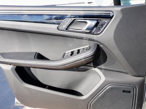 Certified 2025 Porsche Macan image 23