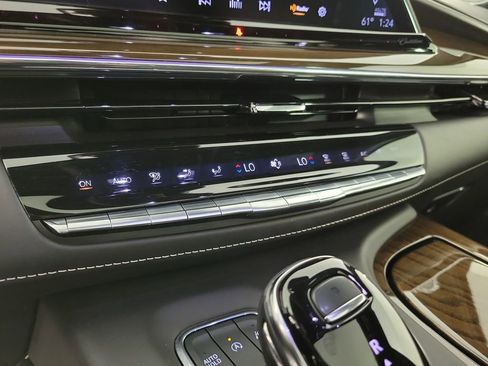 Certified 2023 Cadillac Escalade ESV Premium Luxury Platinum AWD/4WD image 29