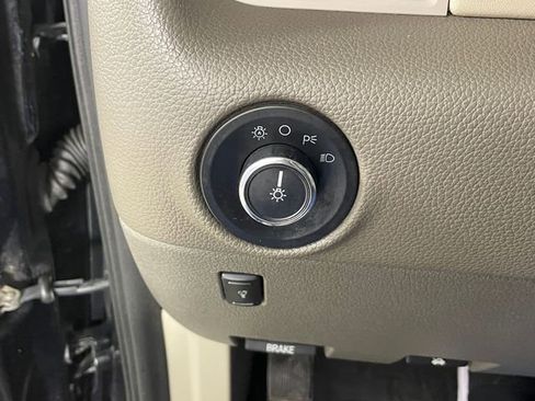 Used 2015 Lincoln Navigator Base image 14