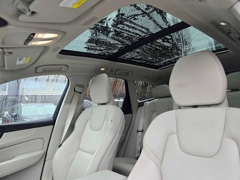 Certified 2024 Volvo XC60 T8 Plus w/ Protection Package Premier image 21