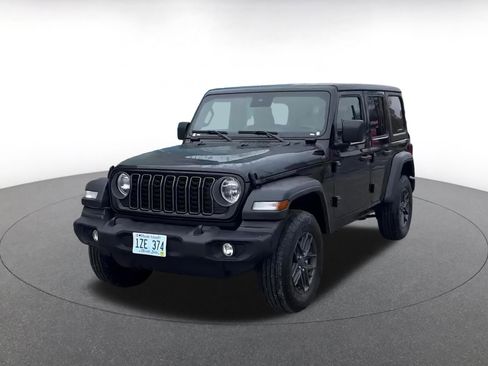 Used 2025 Jeep Wrangler Sport S image 4