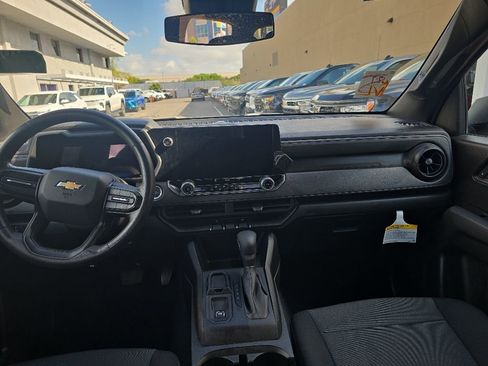 Used 2024 Chevrolet Colorado W/T RWD image 5
