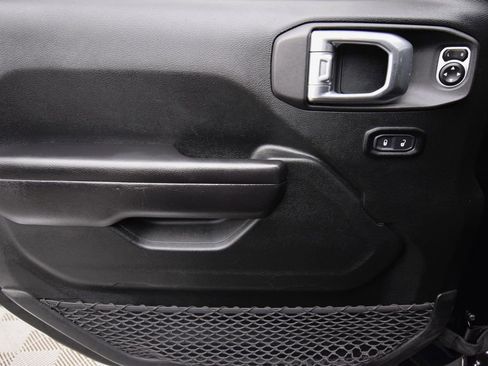 Used 2020 Jeep Wrangler Sport AWD/4WD image 26