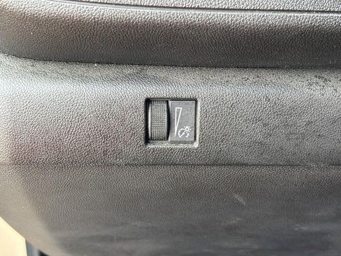 Used 2023 Chevrolet Colorado W/T image 17