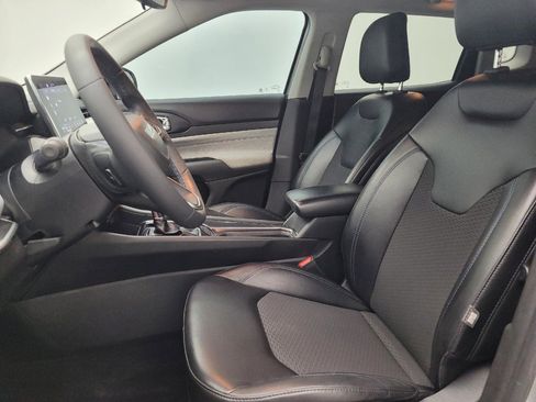 Used 2022 Jeep Compass Latitude FWD image 17