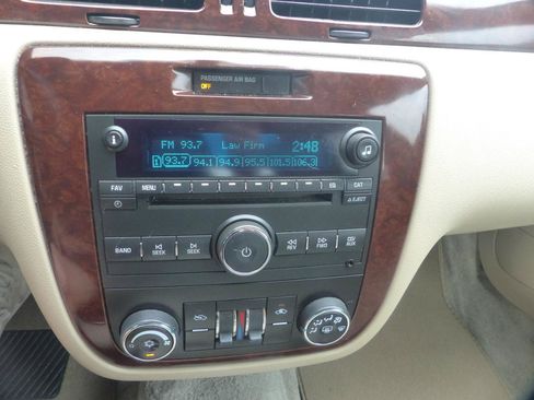 Used 2010 Chevrolet Impala LS FWD image 21