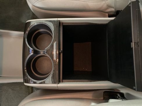 Used 2018 Toyota Sienna XLE w/ XLE Navigation Package image 21