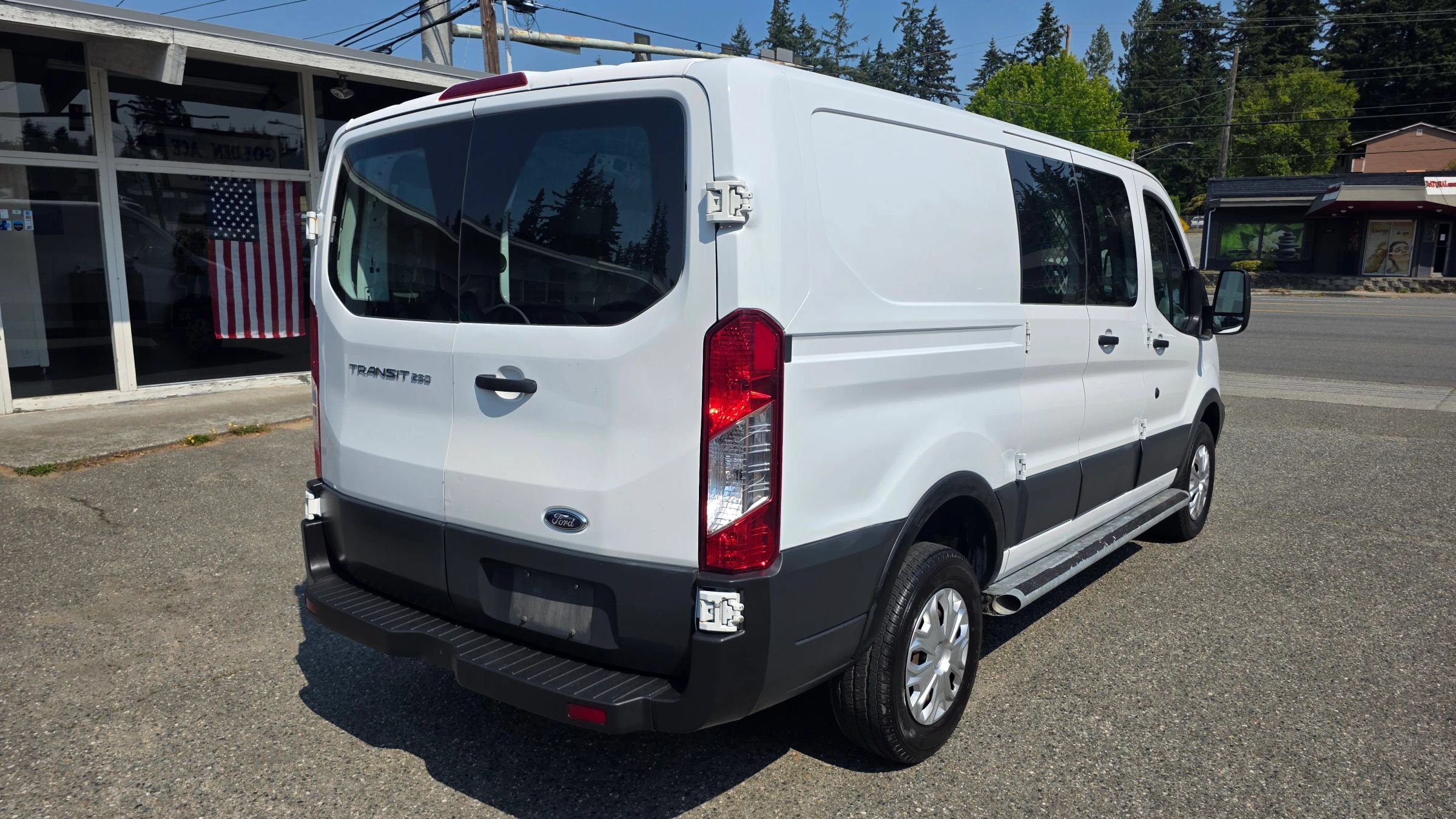 Used 2015 Ford Transit 250 130 Low Roof w/ Exterior Upgrade Package RWD image 6