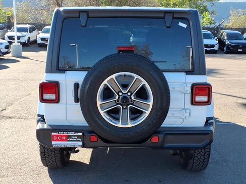 Used 2018 Jeep Wrangler Unlimited Sahara image 5
