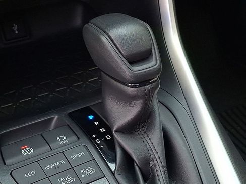 Used 2020 Toyota RAV4 XLE w/ Convenience Package AWD/4WD image 20