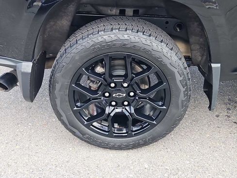 Used 2024 Chevrolet Colorado Z71 w/ LPO, Dark Essentials Package AWD/4WD image 9
