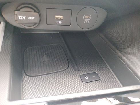 Used 2025 Hyundai Elantra Limited FWD image 26