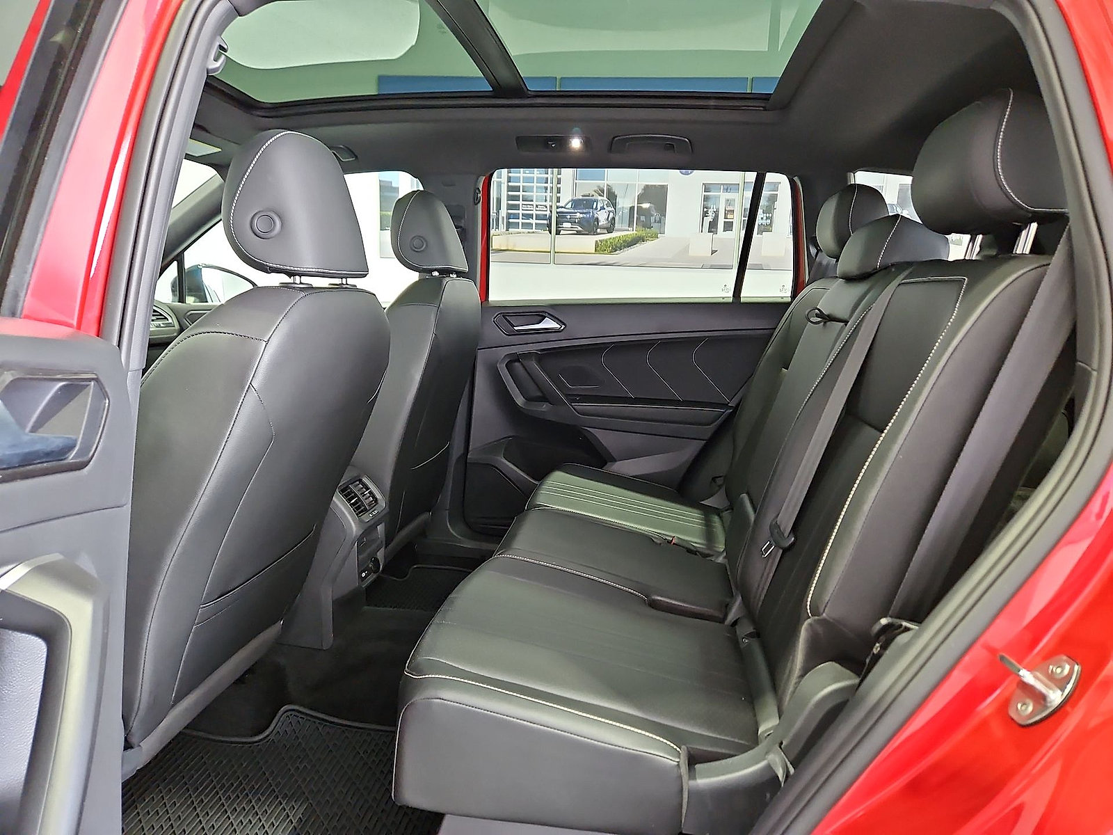 Used 2024 Volkswagen Tiguan SE R-Line AWD/4WD image 13