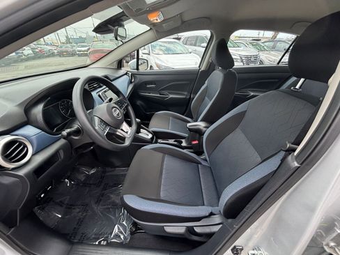 Used 2025 Nissan Versa SV FWD image 30