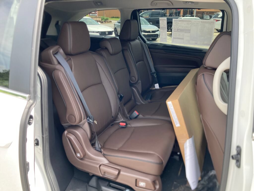 New 2026 Honda Odyssey Touring image 6