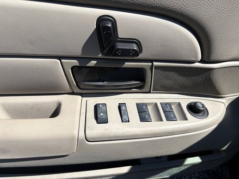 Used 2011 Ford Crown Victoria LX w/ Comfort Appearance Pkg RWD image 11