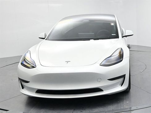 Used 2023 Tesla Model 3 Performance image 3