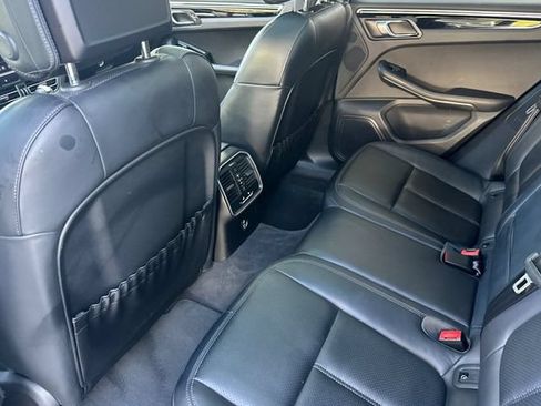 Used 2023 Porsche Macan AWD/4WD image 11