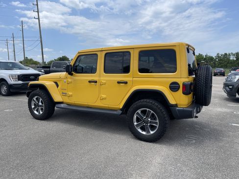 Used 2019 Jeep Wrangler Unlimited Sahara w/ Cold Weather Group AWD/4WD image 3