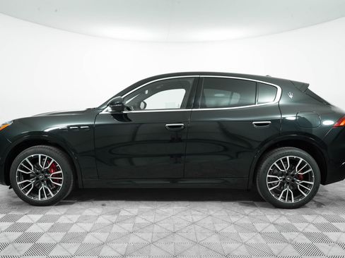 New 2025 Maserati Grecale GT image 6