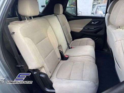 Used 2023 Chevrolet Traverse LS image 31