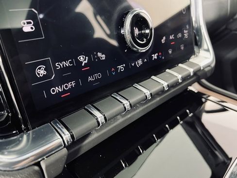 Used 2025 GMC Yukon Denali image 32