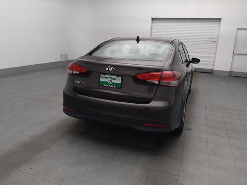 Used 2017 Kia Forte LX FWD image 7