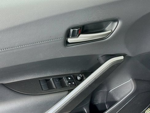 Certified 2025 Toyota Corolla Cross XLE FWD image 17