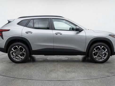 Used 2025 Chevrolet Trax LT image 11