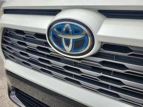 Used 2019 Toyota RAV4 XSE w/ XSE Weather Package AWD/4WD image 6