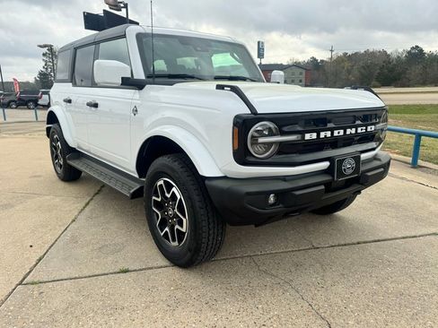 New 2026 Ford Bronco Outer Banks image 7