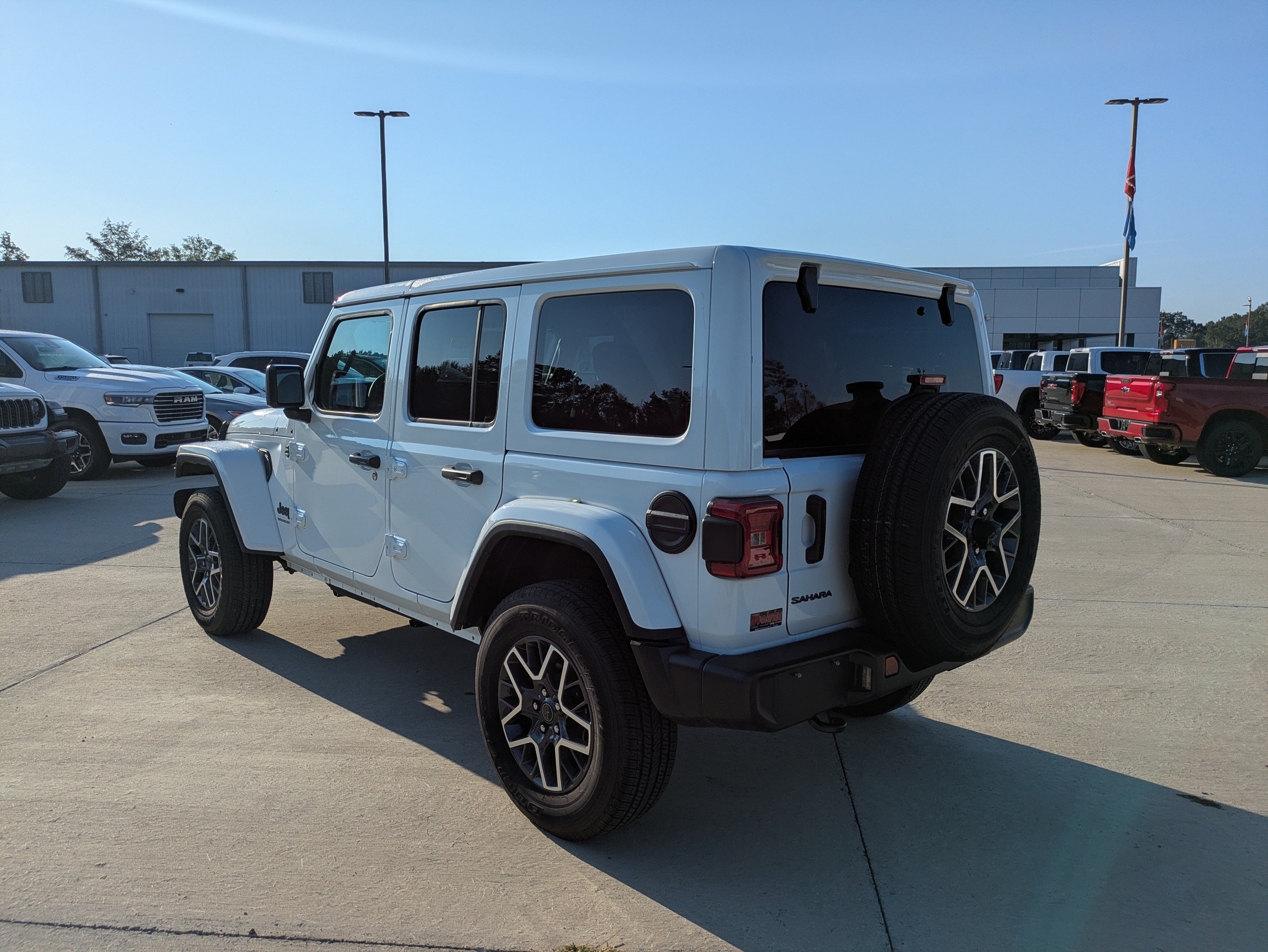Used 2026 Jeep Wrangler Unlimited Sahara AWD/4WD image 3