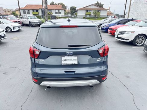 Used 2019 Ford Escape SE FWD image 4