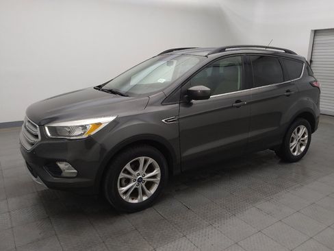 Used 2018 Ford Escape SE image 2