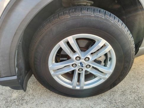 Used 2021 Ford Explorer XLT w/ Equipment Group 202A image 9