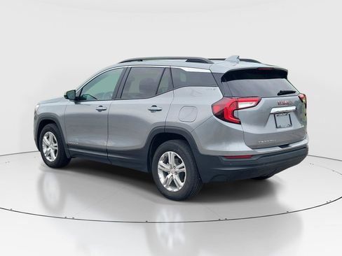 Used 2024 GMC Terrain SLE w/ Driver Convenience Package FWD image 3