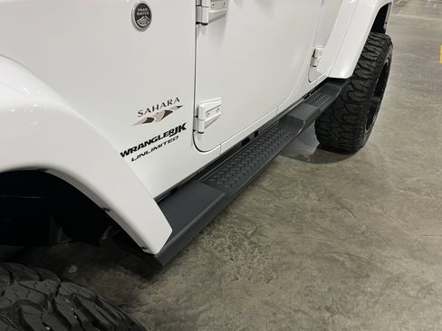 Used 2018 Jeep Wrangler Unlimited Sahara image 10