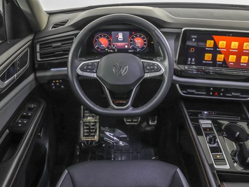 Used 2024 Volkswagen Atlas Peak Edition SEL image 40