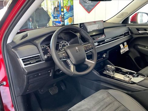 New 2026 Mitsubishi Outlander SE image 6