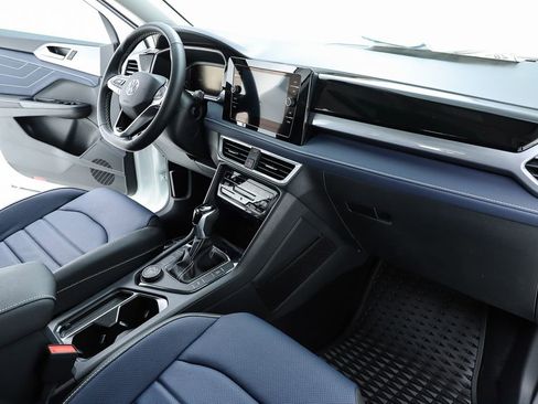 New 2025 Volkswagen Taos SEL image 33