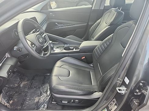 Used 2024 Hyundai Elantra Limited image 10