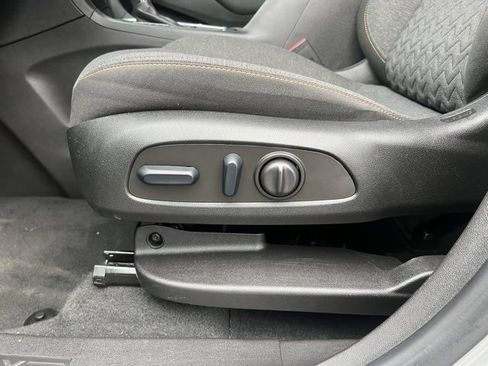 Used 2023 Chevrolet Equinox LT image 11