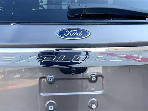 Used 2021 Ford Explorer Limited w/ Equipment Group 301A RWD image 33