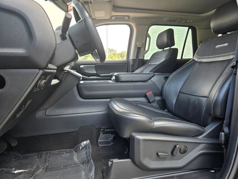 Used 2025 Ford Expedition Max Platinum AWD/4WD image 11