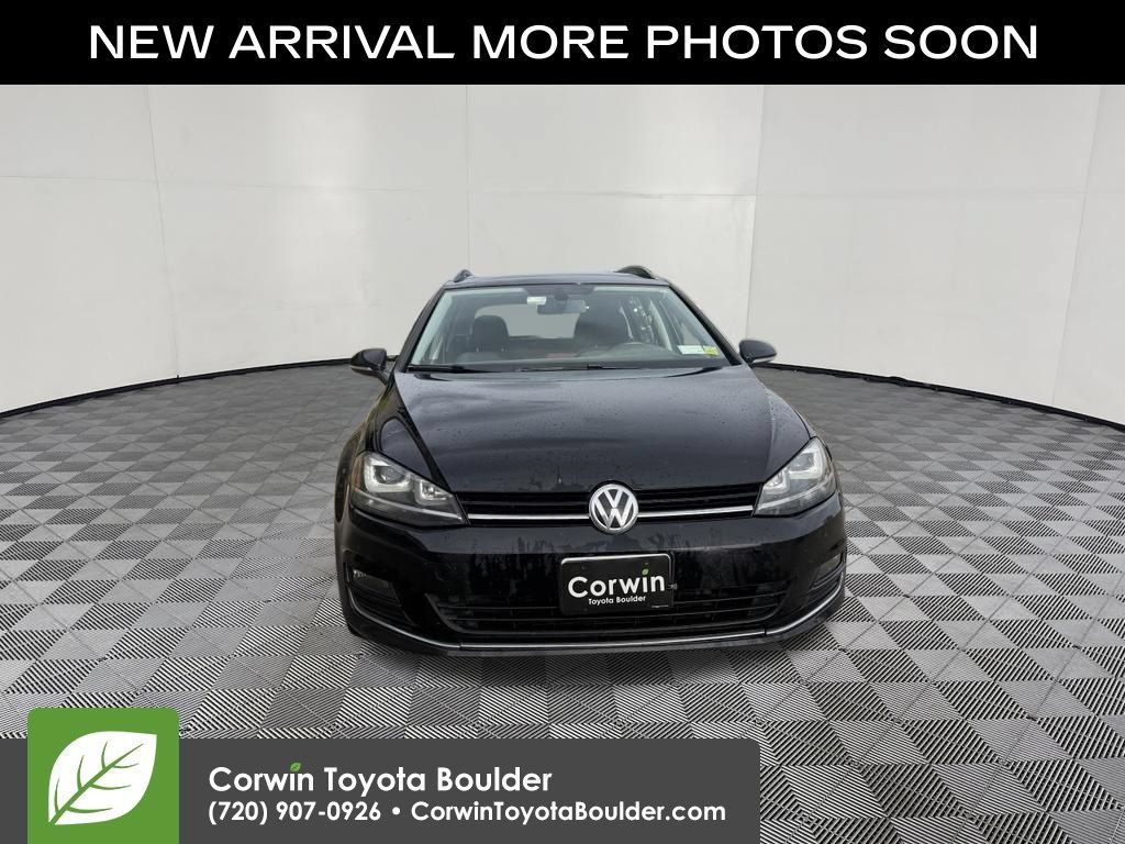 Used 2016 Volkswagen Golf SE w/ Lighting Package FWD image 2
