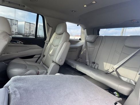 Used 2018 Cadillac Escalade Luxury w/ LPO, Radiant Package image 25