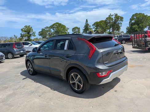 Certified 2023 Kia Niro EX FWD image 6