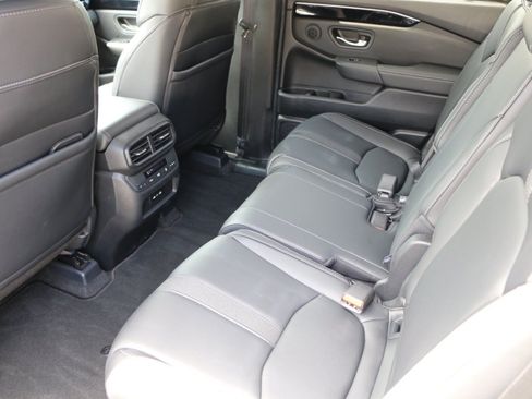 Used 2025 Honda Pilot EX-L image 32