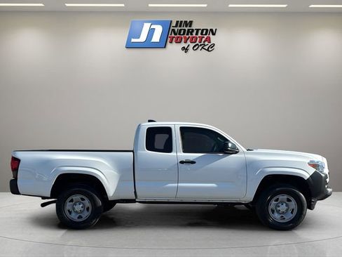Used 2022 Toyota Tacoma SR image 4