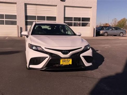 Used 2024 Toyota Camry SE image 4